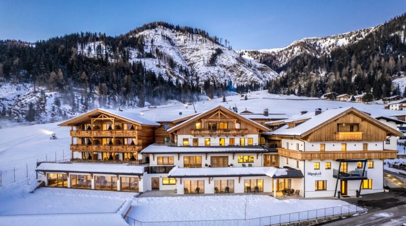 Hotel im Winter in Osttirol mit Schnee