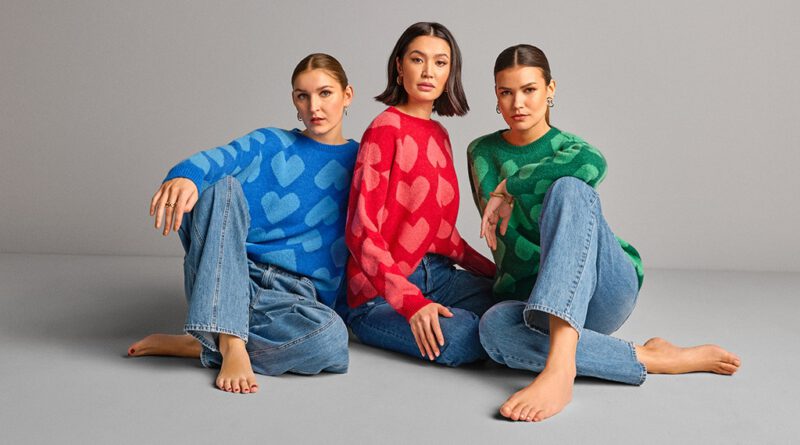 Drei Frauen im Herz Pullover blau - rot - grün